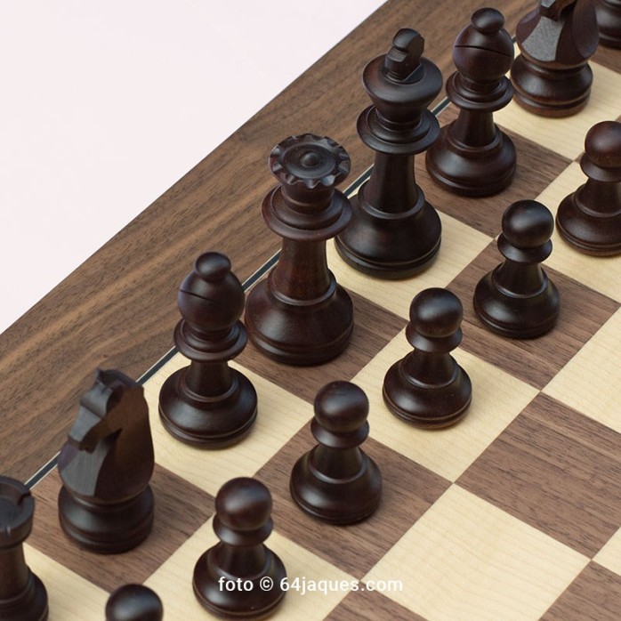 Staunton Chess n.6 Deluxe Walnut with European Pieces